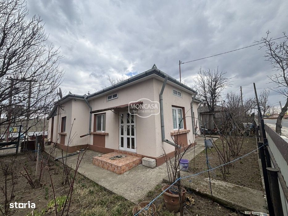 Casa si teren in Stauceni la strada principala