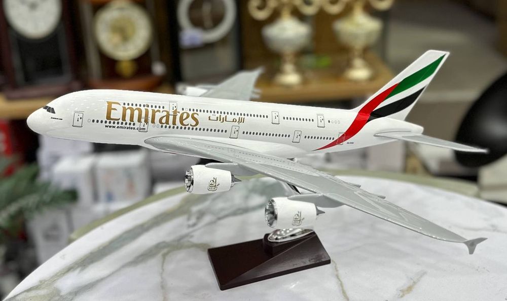 модель самолета Boeing 777-300ER авиакомпании American Airlines