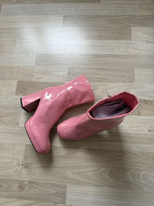 Ghete roz Bershka