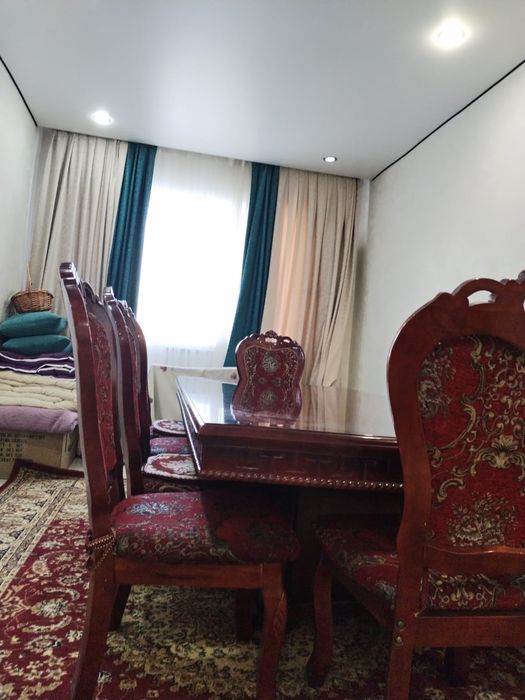 Продам стол с стульями