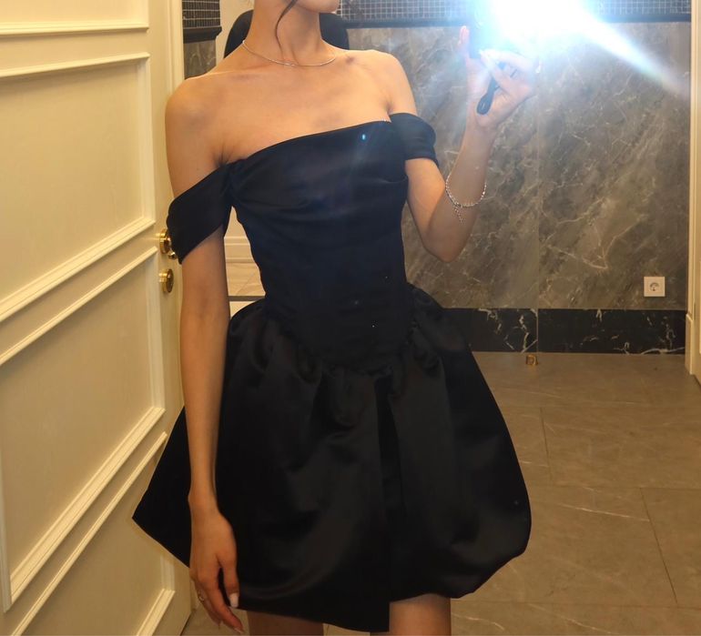 Платье черного цвета