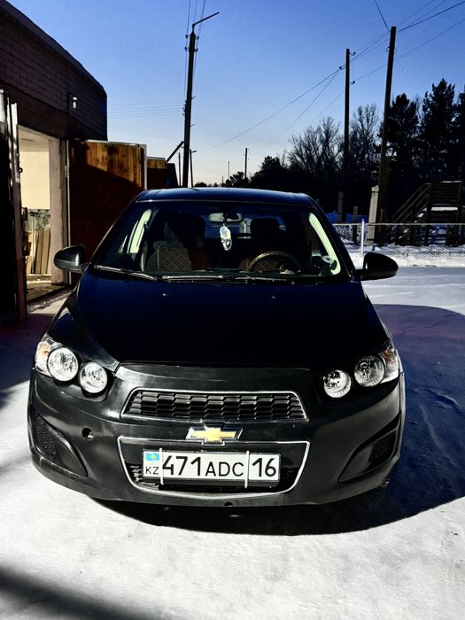 Машина шевроле авео