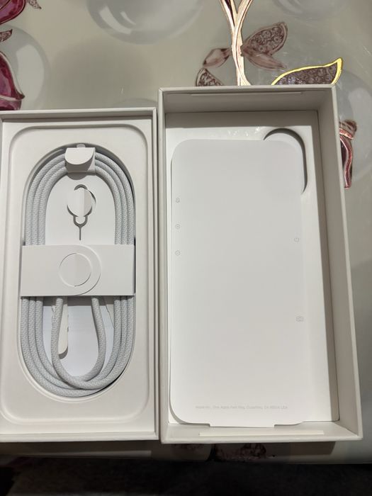 Продаю Iphone 16 128гб