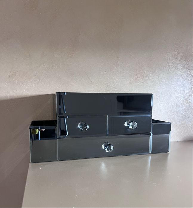 Органайзер за грим и бижута