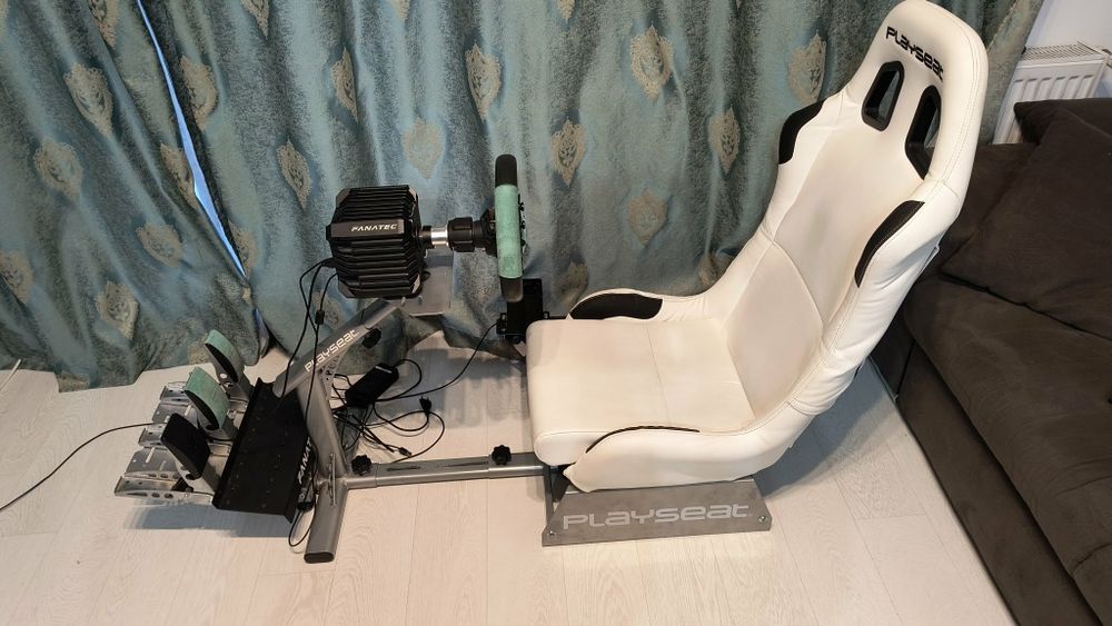 Cockpit Playseat Evolution - baza Fanatec CSL DD, volan Grand turismo Fanatec - schimbător 8 trepte, pedale cu ambreaj