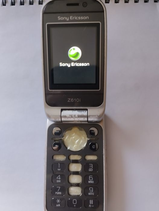 продам телефон старый ЗАРЯДНОЕ УСТРОЙСТВО В КОМПЛЕКТЕ!мыльница камера