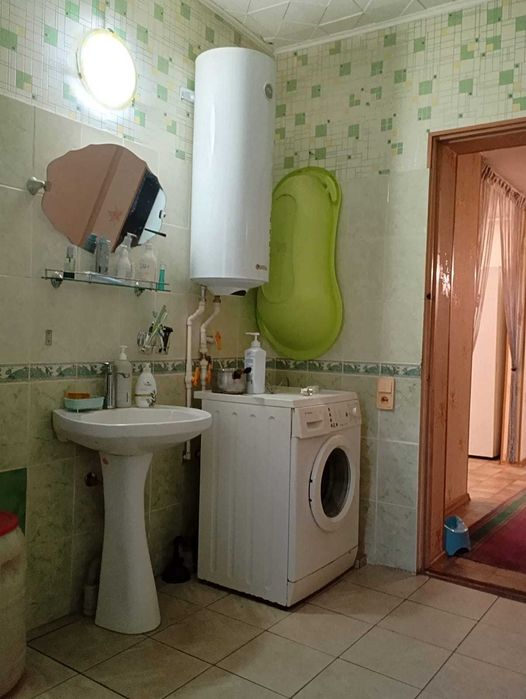 Уютный дом с насаждениями