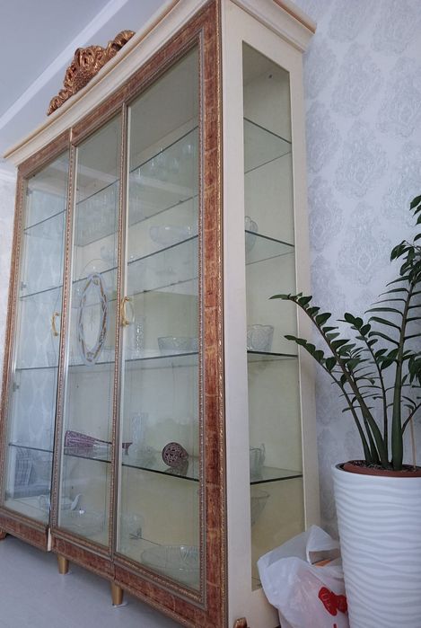 Сервант хорошему состояние