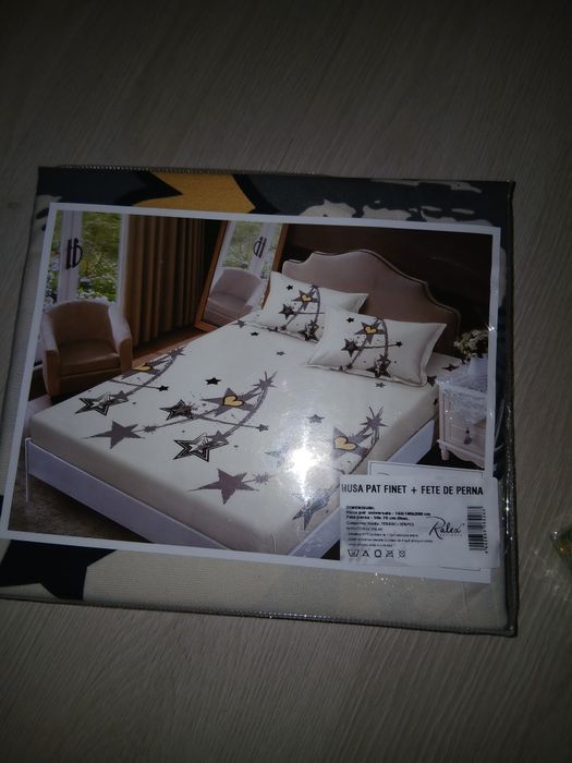 Vând husa pat cu doua fete de pernă
