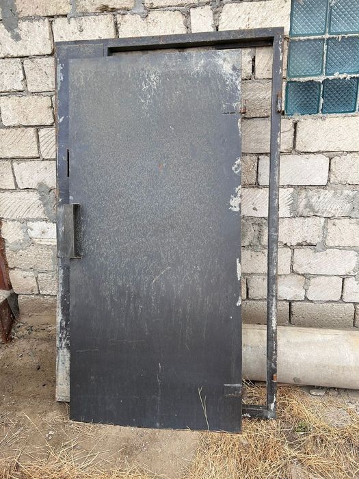 Продам двери, железные, подъездные