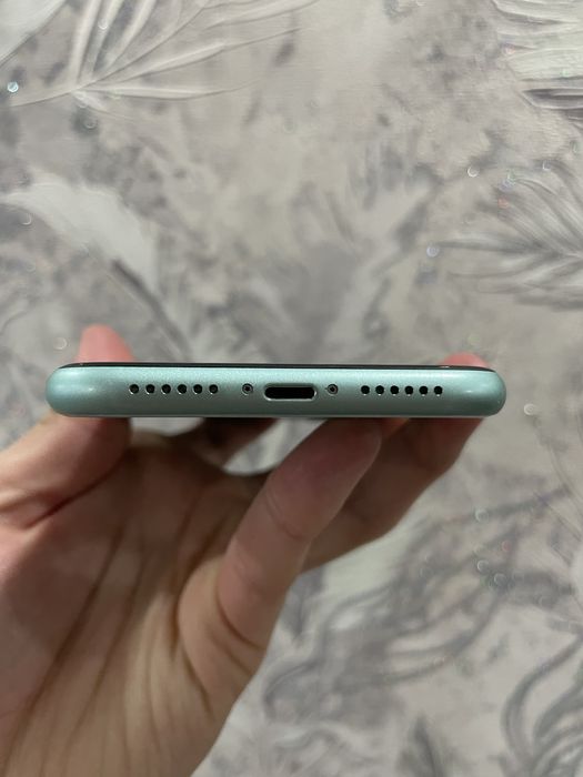 Продам iPhone 11 64gb в идеальном состоянии