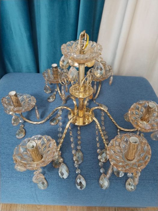 Продаются люстры