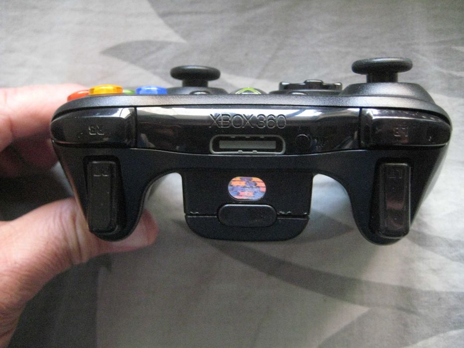 Продавам оригинален контролер за XBOX 360