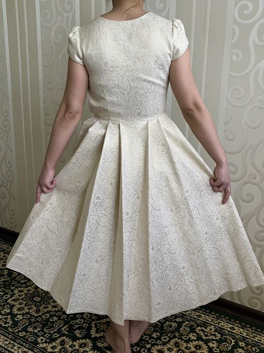 Продам платье вечернее на выпускной