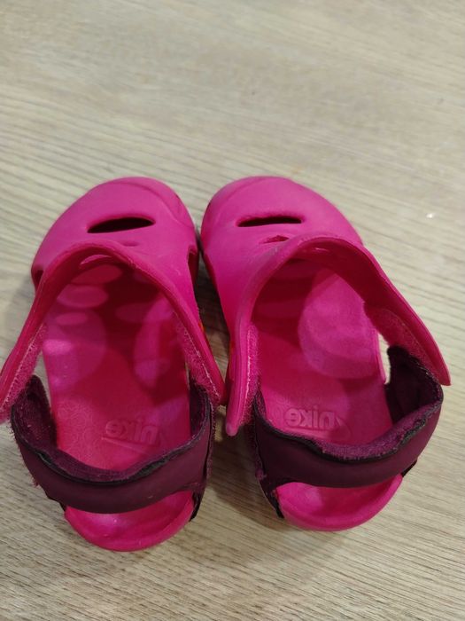 Розови сандали Найк