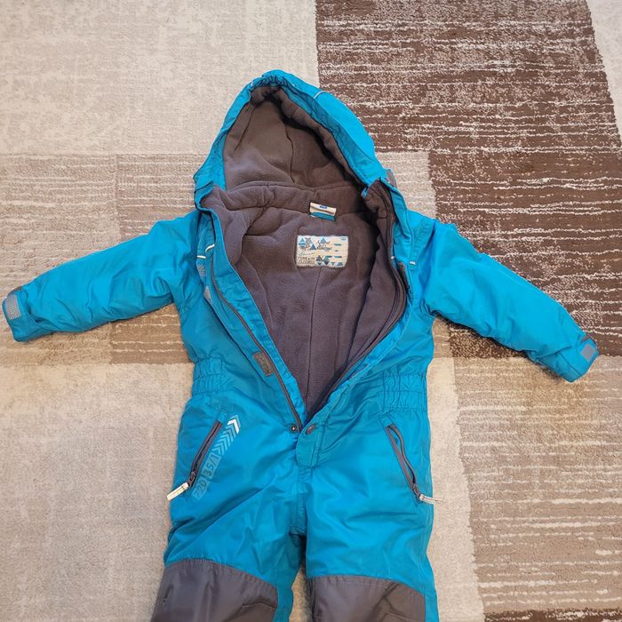 Vând combinezon  mărimea 98