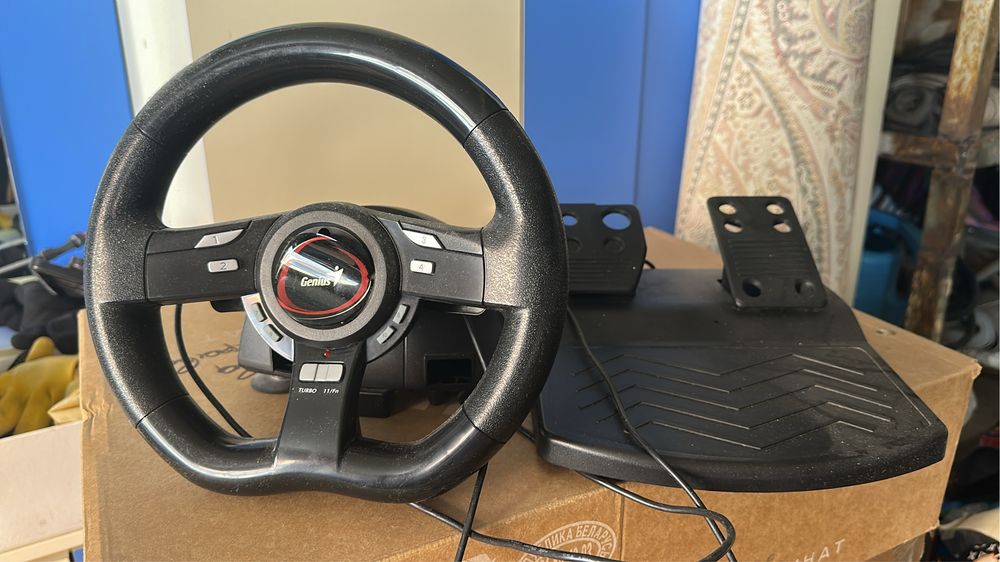 Игровой руль с педалями