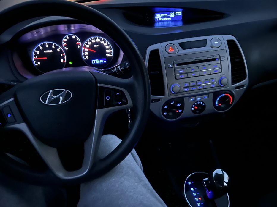 Продавам Hyundai i20