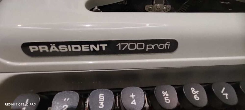 Пишеща машина с куфар