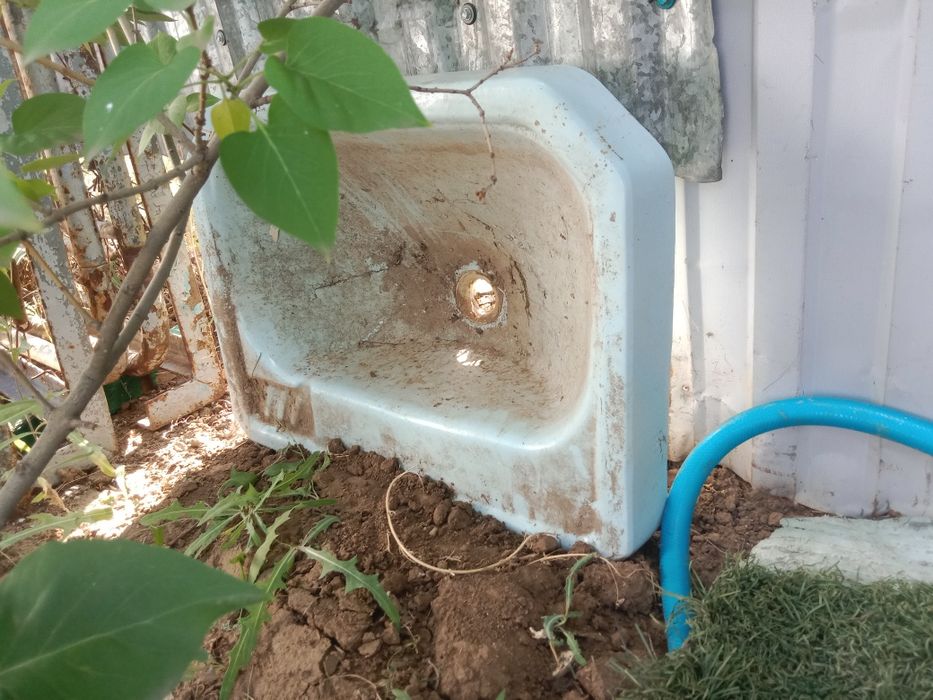 Продаётса раковина белая б/у