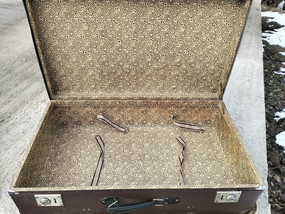 Чемодан старинный.