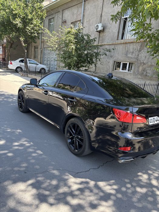 polniy privod lexus is 250 sotiladi