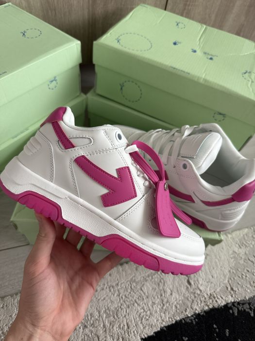 Off White ‘Out of office’ // Premium