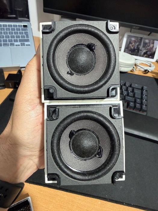 Boxe Bose Cube sateliti cu prinderi perete