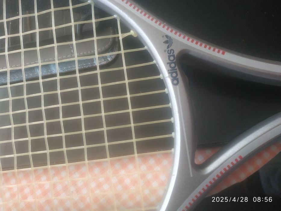 Продавам ракета за тенис на корт енис ракета