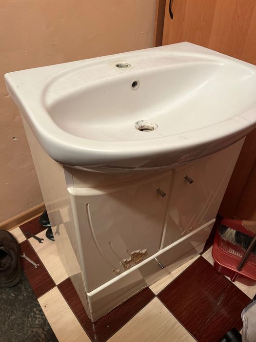 Продам б/у раковину с тумбой
