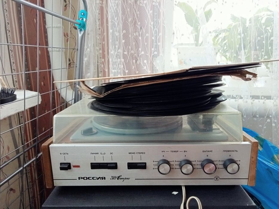 Проигрыватель Россия