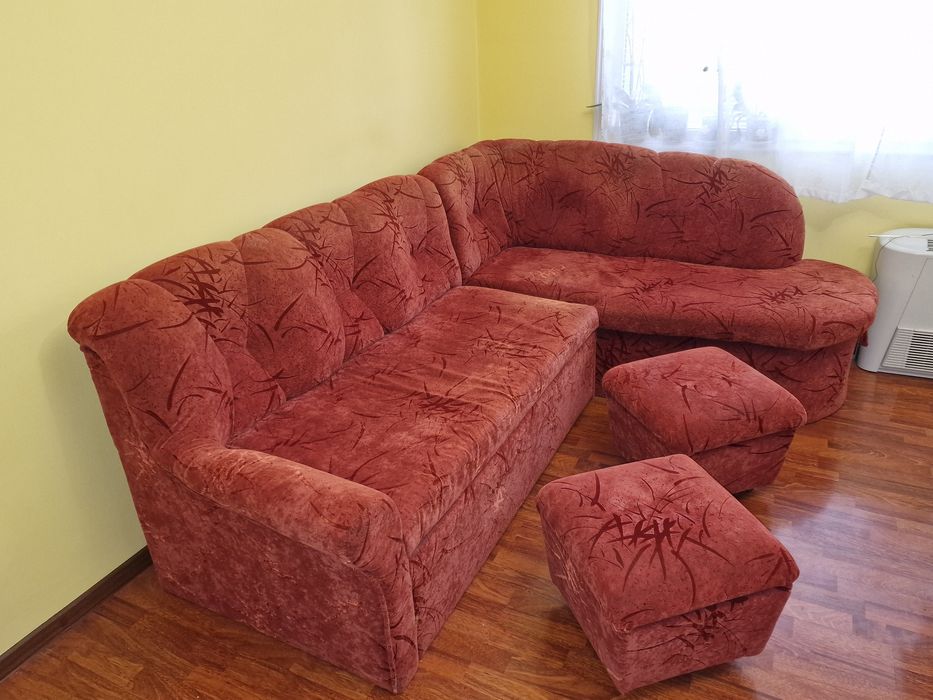 Ъглов  диван  225 × 175 × 90 см с функция сън,ракла и 2бр. табуретки.