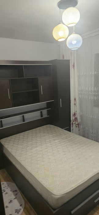 Vand 2 camere decomandat Burdujeni zona Ramiro
