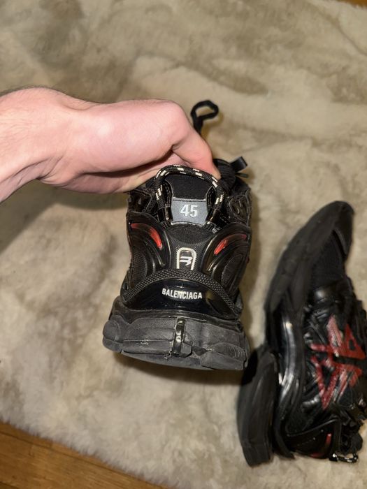 Balenciaga runner grafitti