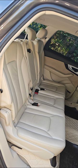 Vând Audi Q7 tdi anul 2017 cinci locuri