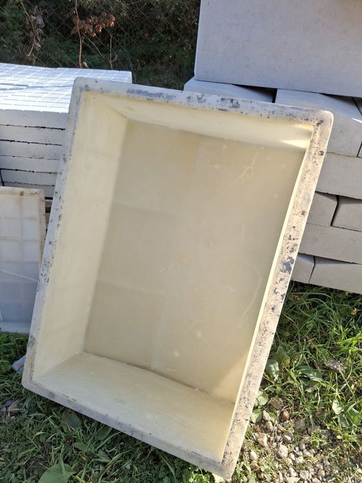 Продавам калъпи за бетонови изделия