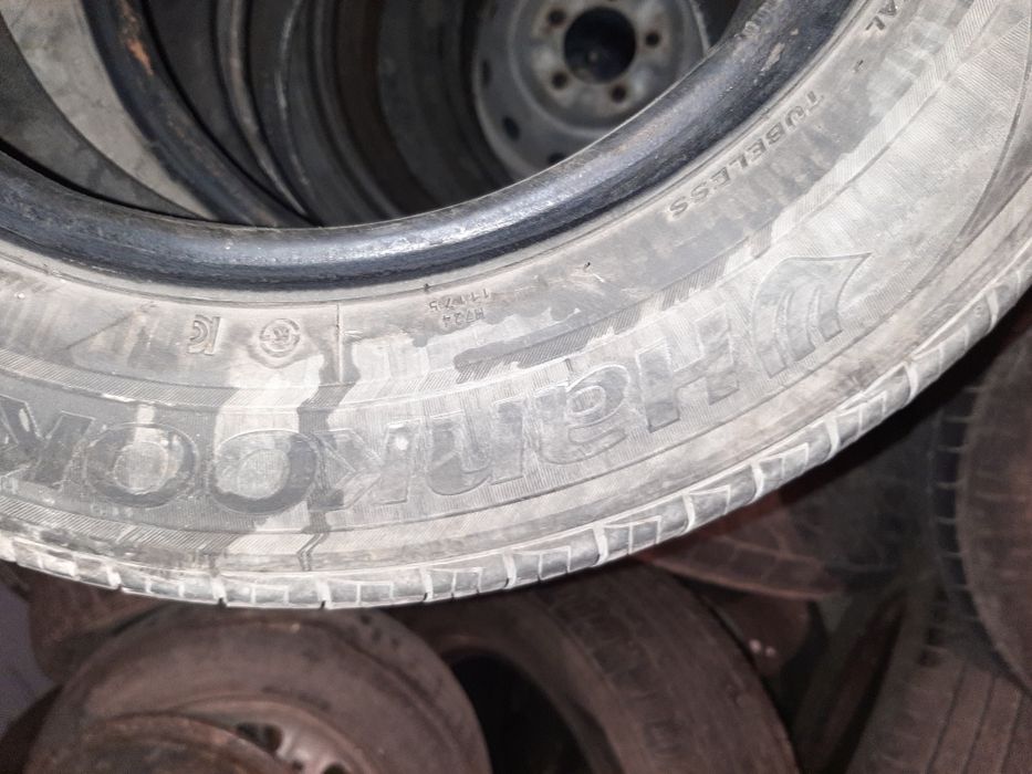 Продам 3 шины на R14