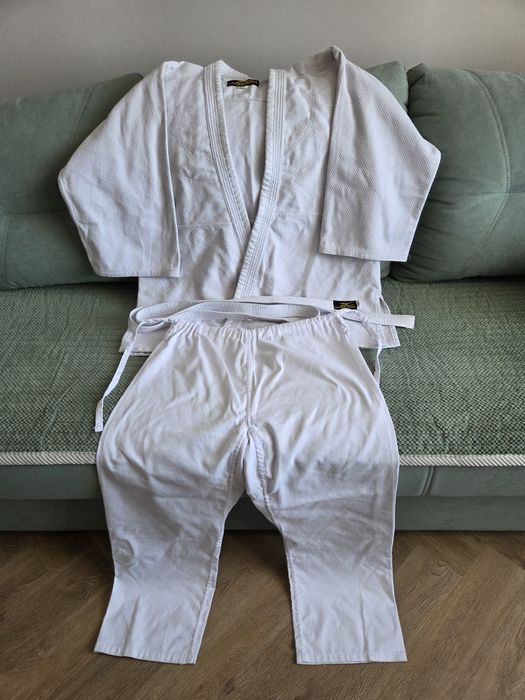 Кимоно, шлем, перчатки, футы