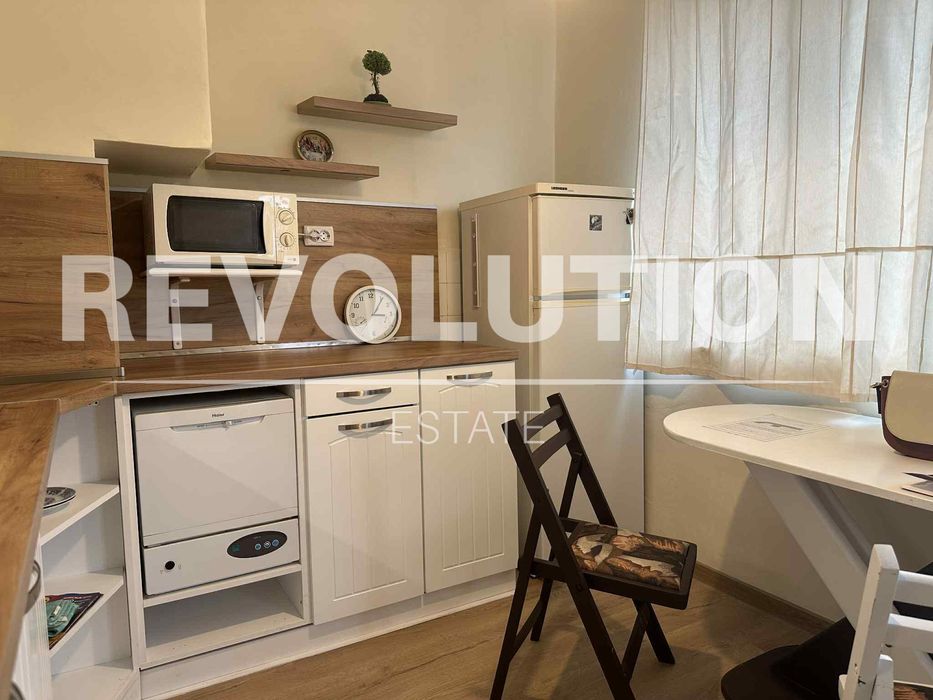 Дава се под наем Двустаен апартамент в Пловдив, Младежки Хълм - 75 кв.м за 409 € - Снимка #1