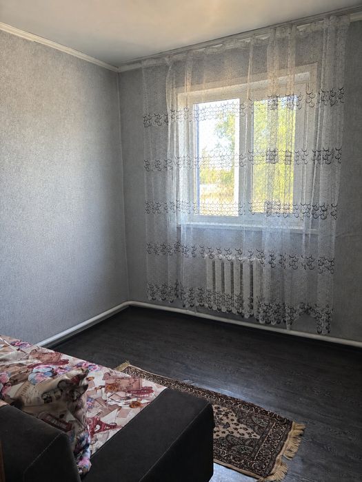 Продаётся дом с участком в 2 км от города.