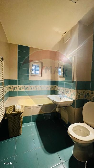 Apartament cu 3 camere de închiriat