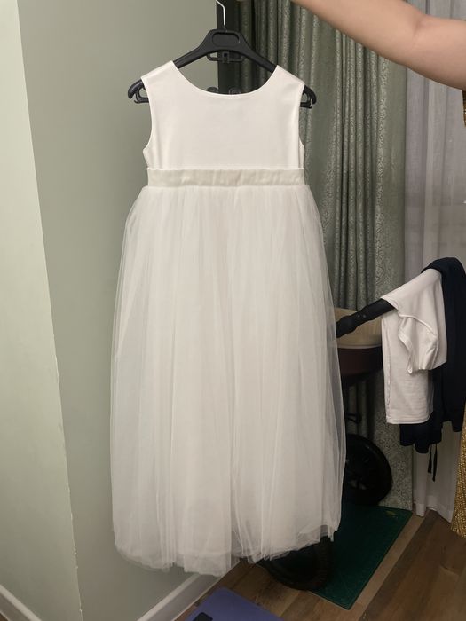 Продаю детское белое платье