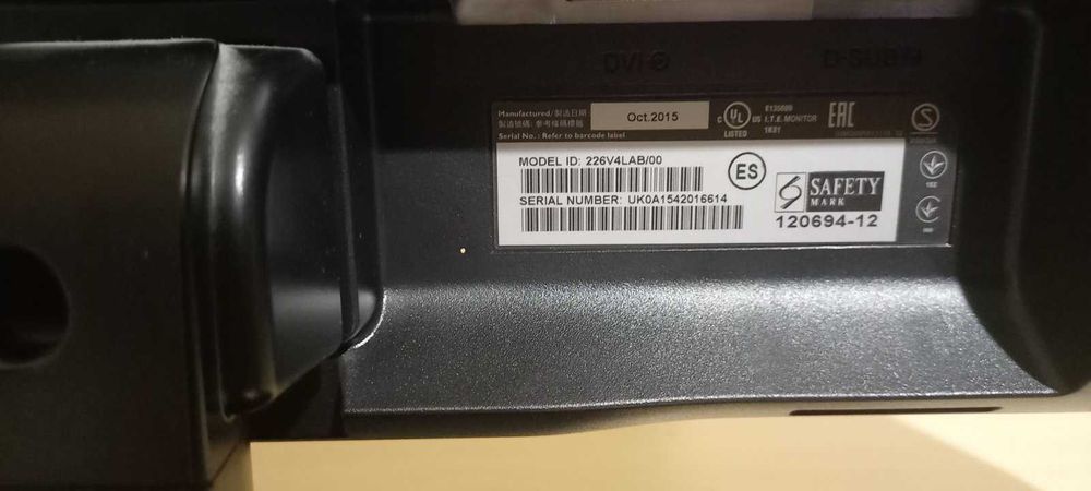 Продавам Монитор Philips 226V4LAB