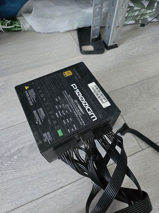 Sursa Gigabyte 1000W 80+ Gold Sigiliu