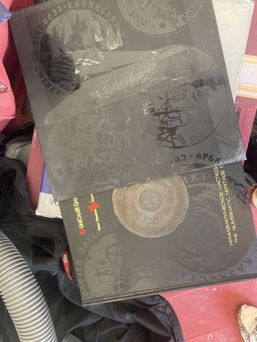 Книга монет продантся