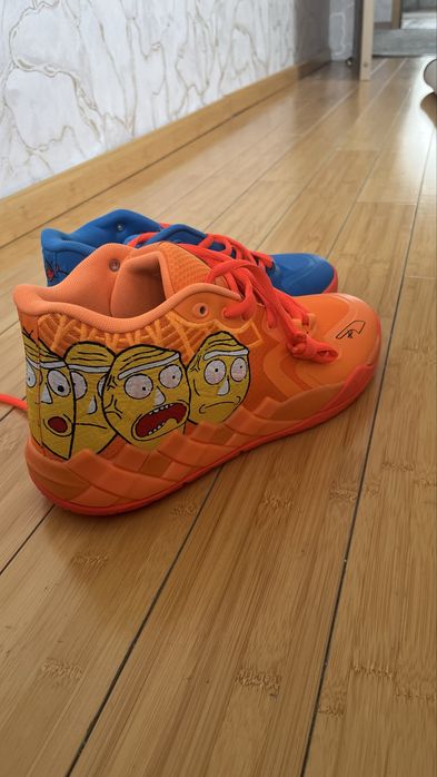 Кроссовки стильные, креативные