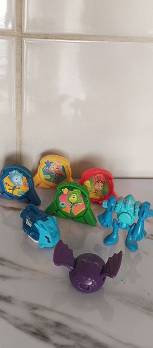 Киндер игрушки .