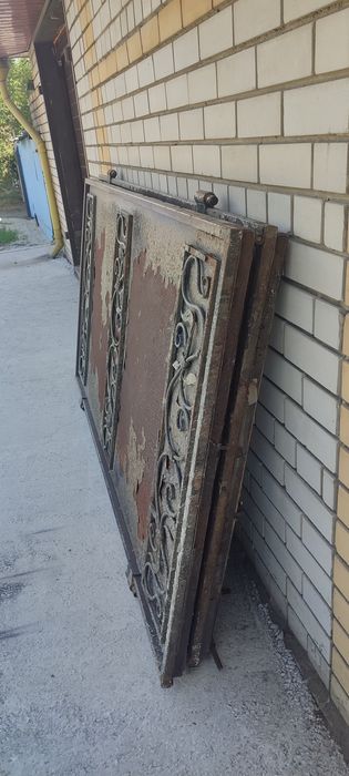 Продаются гаражные ворота