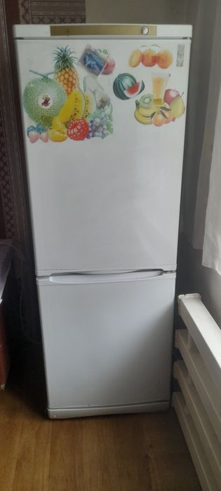 Продам двухкамерный холодильник.
