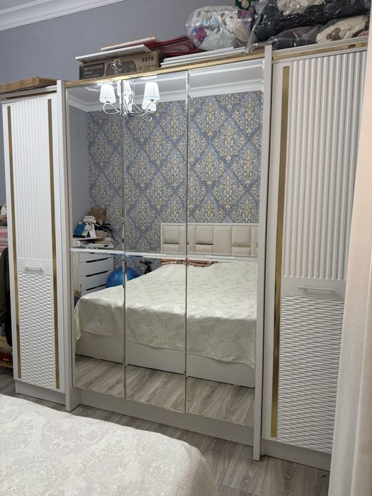 Красивый спальный гарнитур в отличном состоянии